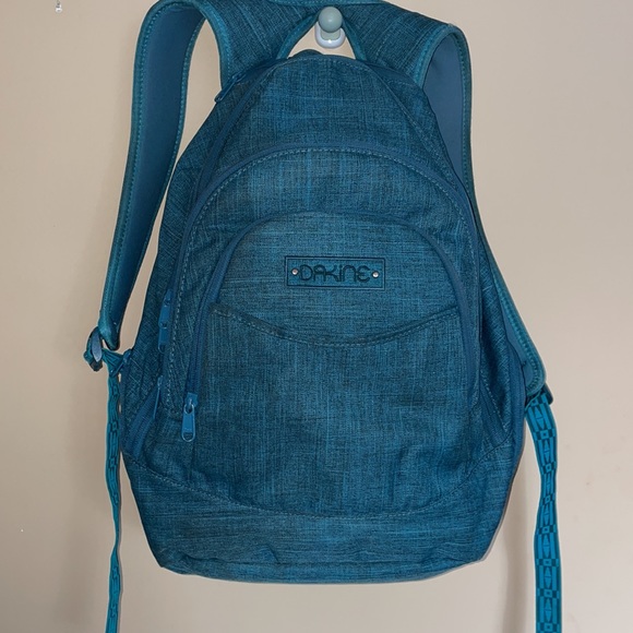 Dakine backpack - Picture 2 of 3